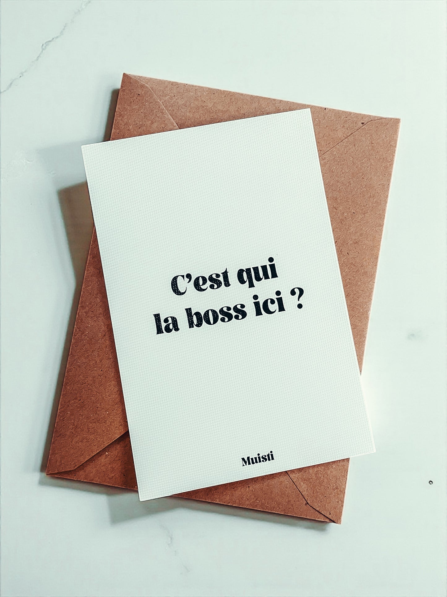 Carte postale à message - C'est qui la boss ici ?