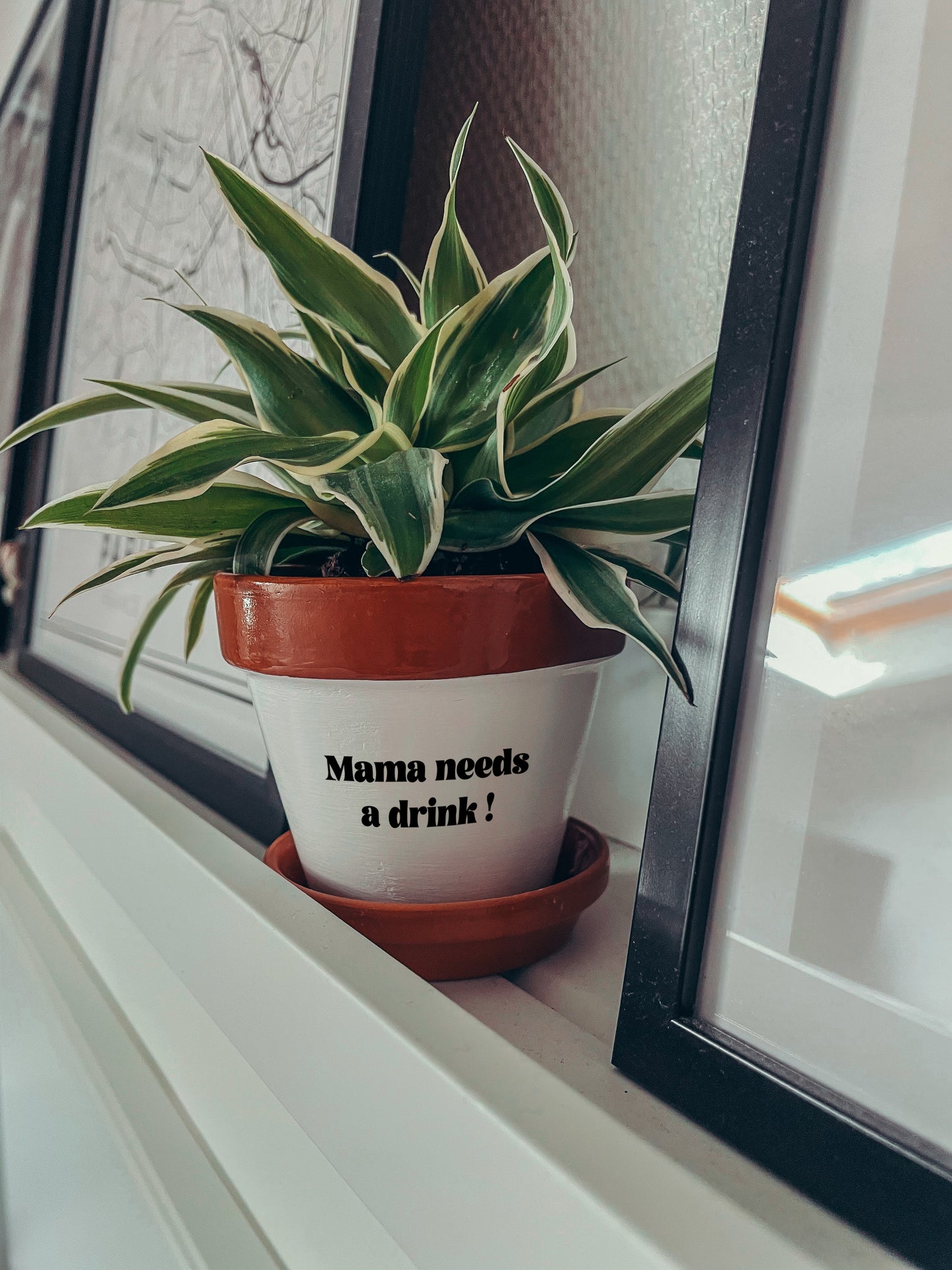 Pot de fleurs à message - Mama needs a drink !
